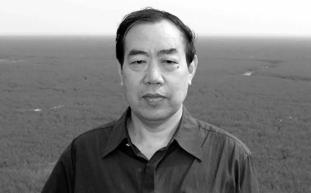 �ݵء��LՄ | �����Zƽ����һ����(zh��n)ʿ����������һ���¡�