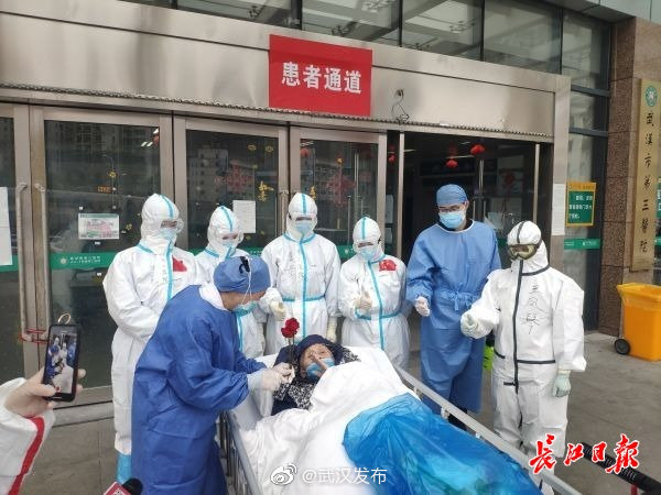 ��h104�q���̿���(f��)��Ժ��ϵ�����L(zh��ng)�¹ڷ��׻���